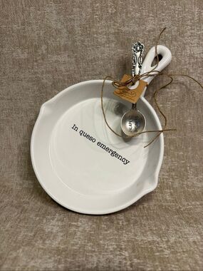 NWT MudPie In Queso Emergency Skillet Dip Ceramic Serving Set With Spoon White